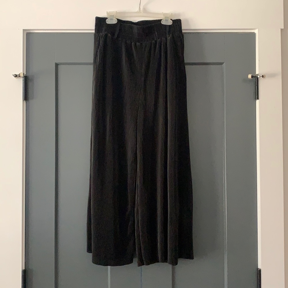 Black flowy trousers!